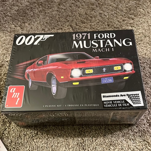 New in sealed box ford mustang model car kit with glue - Picture 1 of 7